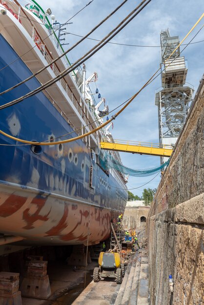 ship-repairing-works-dry-dock_160321-3800